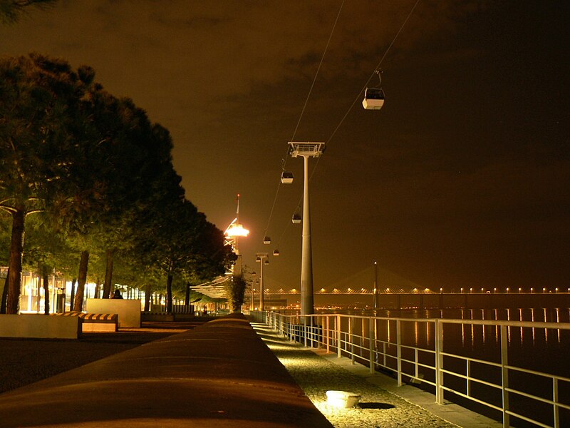 Image:Ponte Vasco da Gama by night.JPG