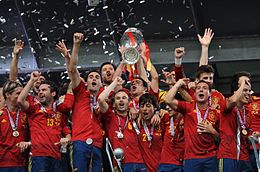 Équipe d'Espagne de football trophée Euro 2012 02.jpg