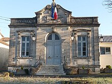 Ang Town Hall sa Saint-Fort-sur-le-né