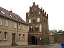 Stadtbefestigungsanlage mit Stadtmauer, Wiekhäusern, Mauertürmen, Tortürmen, Resten von Wallanlagen