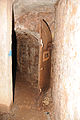 Accès au coffre de contrescarpe double nord-est (saillant III). Des portes blindées ont été installées à l'entrée de chaque galerie passant sous le fossé et menant à un coffre de contrescarpe.