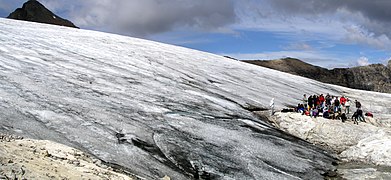 Le glacier de Tsanfleuron dominé par l'Oldehore.