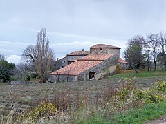 Une maison à terre.