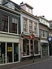 Winkel met bovenwoning