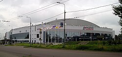 Арена-2000 — крупнейшее здание улицы