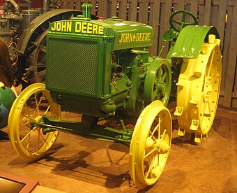 John Deere Model D, „unstyled“ mit Stahlreifen