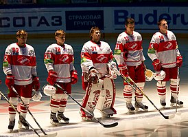Медведев (крайний слева) перед дебютным матчем КХЛ 10 октября 2011 года