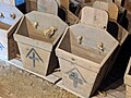 北海道のニシン漁場で、ニシン運搬に用いられた背負い箱「モッコ」。20-30㎏ほどのニシンが入る。