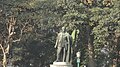 Statwa ta' Lord William Bentinck f'Calcutta Victoria Memorial. Bħala Gvernatur Ġenerali, Bentinck għamel l-Ingliż il-mezz ta 'istruzzjoni fl-iskejjel u neħħiet gradwalment il-Persjan.