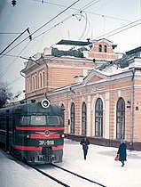 Электропоезд ЭР2 на станции, 1990 год