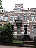 Herenhuis met hek uit 1889 in eclectische neorenaissance