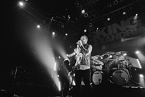 Asking Alexandria performing in 2016.jpg