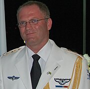 אלוף-משנה אבנר בלקנאי, נספח צה"ל בברזיל במדי גאלה (חורף) לבנים עם שרוך הנספחים המוזהב (חיל האוויר)