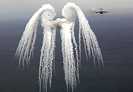 Tourbillon marginal visible dans des fumigènes largués par un C-17 Globemaster III.