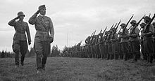 Adolf Ehrnrooth inspecting troops only a few days before Soviet mass offensive in the summer of 1944. Historiajr7.jpg