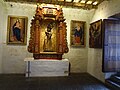 Altar en el ingreso al museo desde la portería.