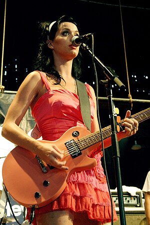 English: Katy Perry performing at the 2008 War...
