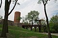 Het kasteel met de gereconstrueerde valbrug.