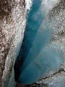 Ланг-Йокуль чыранда тешик, Исландия.