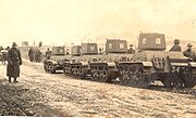 Litauische Vickers-Leichtpanzer M1936 mit den Gediminas-Säulen auf dem Weg zur litauischen Hauptstadt Vilnius im Jahr 1939