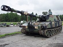 220px-M109A5_in_repair.JPG