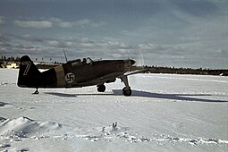 Suomen ilmavoimien M.S.406 lähdössä taistelulennolle 17. maaliskuuta 1942.[1]