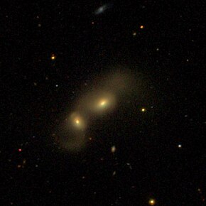 NGC 3567-2 (лево)