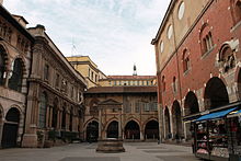 Piazza Mercanti used to be the heart of Milan in the Middle Ages Piazza mercanti Milano.JPG
