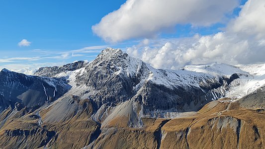 Westlich von Piz Kesch und Piz Blaisun liegt der Piz Üertsch