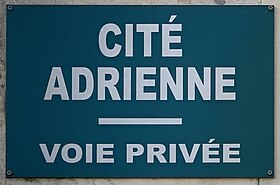 Voir la plaque.