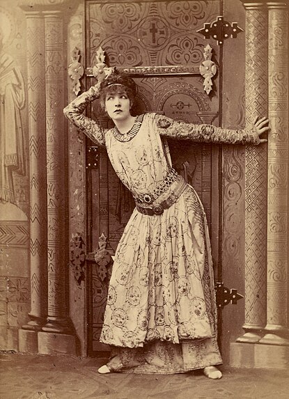 Image:Sarah Bernhardt as Theodora by Nadar.jpg
