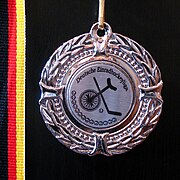 Silbermedaille mit Logo …