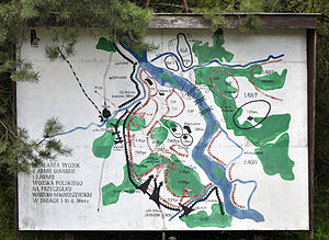 Gedenktafel in Mniszew mit einer Karte der Schlacht