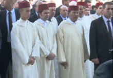 Son Altesse Royale Le Prince Héritier Moulay El Hassan aux funérailles de feu Abdelhak El Kadiri, aux côtés de sa famille.