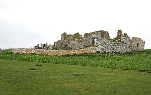Ruinous Teampull na Trionaid, in North Uist, near the site of the battle fought by the 40 Macleods and 15 Uistmen, in the late 16th century. Teampall na Trionaid (May 2009).jpeg