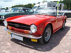 Triumph TR6, avant.