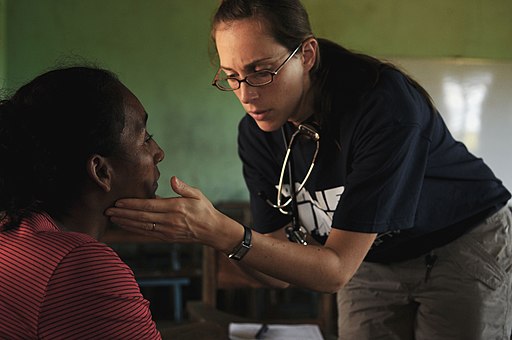 US Navy 080814-N-4515N-015 Adult geriatric nurse Sara Joyce, a volunteer for Project Hope embarked aboard the amphibious assault ship USS Kearsarge (LHD 3), gives a Nicaraguan woman a check-up at the Juan Comenius High School m