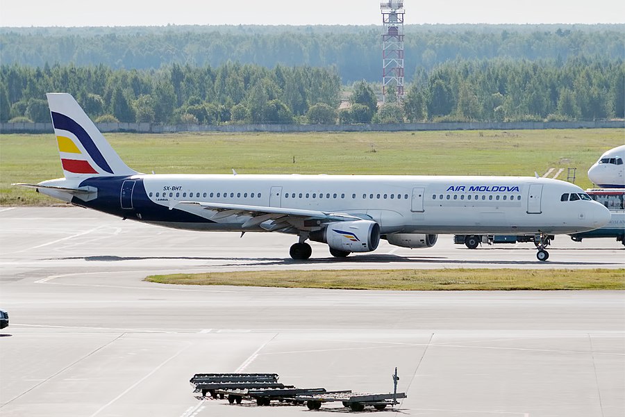 Лайнер Airbus А-321 авиакомпании Air Moldova