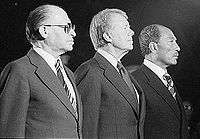 El presidente norteamericano Jimmy Carter, el egipcio Anwar el Sadat y el israelí Menájem Beguín en los acuerdos de Camp David (1978), que trajo la paz entre Israel y Egipto.