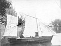 Bertha Phillpotts navegando en Bedford con su hermana Marjory, c. 1896