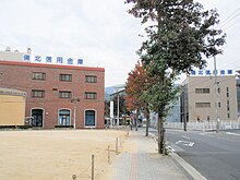 本店（左側）と事務センター