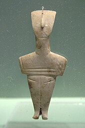 Female marble figurine from Crete, Koumasa variety (EC II, 2800-2200 BCE; Archaeological Museum of Chania) Cycladic figurine, female, marble, Crete, 2800-2200 BC, AM Chania, 076188.jpg