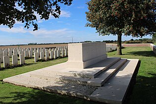 Le cimetière britannique Delsaux Farm Cemetery.