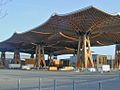 Mehrere Holzgitterschalen in der Form von Sattelflächen auf der Expo 2000