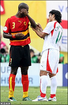 Жамба и Расул Хатиби на матче ЧМ-2006 Иран — Ангола