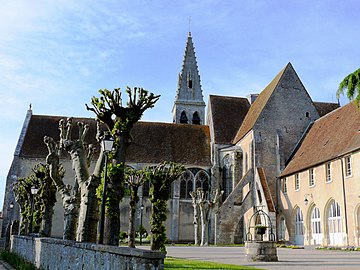 Vue d'ensemble de l'abbaye de Ferrières