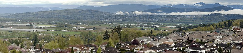 Panoramic view of the Fraser Valley as seen from eastern Abbotsford looking northwest, showing the District of Mission, which lies across the river from this viewpoint Fraser Valley Panorama 2.jpg