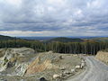 Blick vom Steinbruch am Glasberg nach N-NW über die Rheinebene zum Taunus.