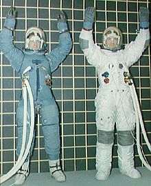 Block II spacesuit in January 1968, before (left) and after changes recommended after the Apollo 1 fire Irwin i Bull testuja kombinezony kosmiczne S68-15931.jpg