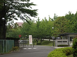 同地区にある神奈川大学附属中・高等学校